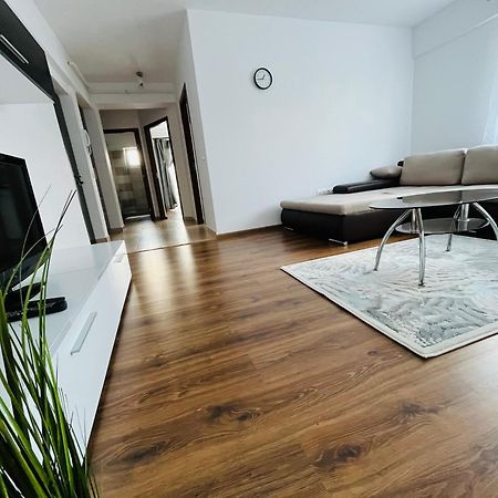 Green Apartaments Zărneşti Bagian luar foto