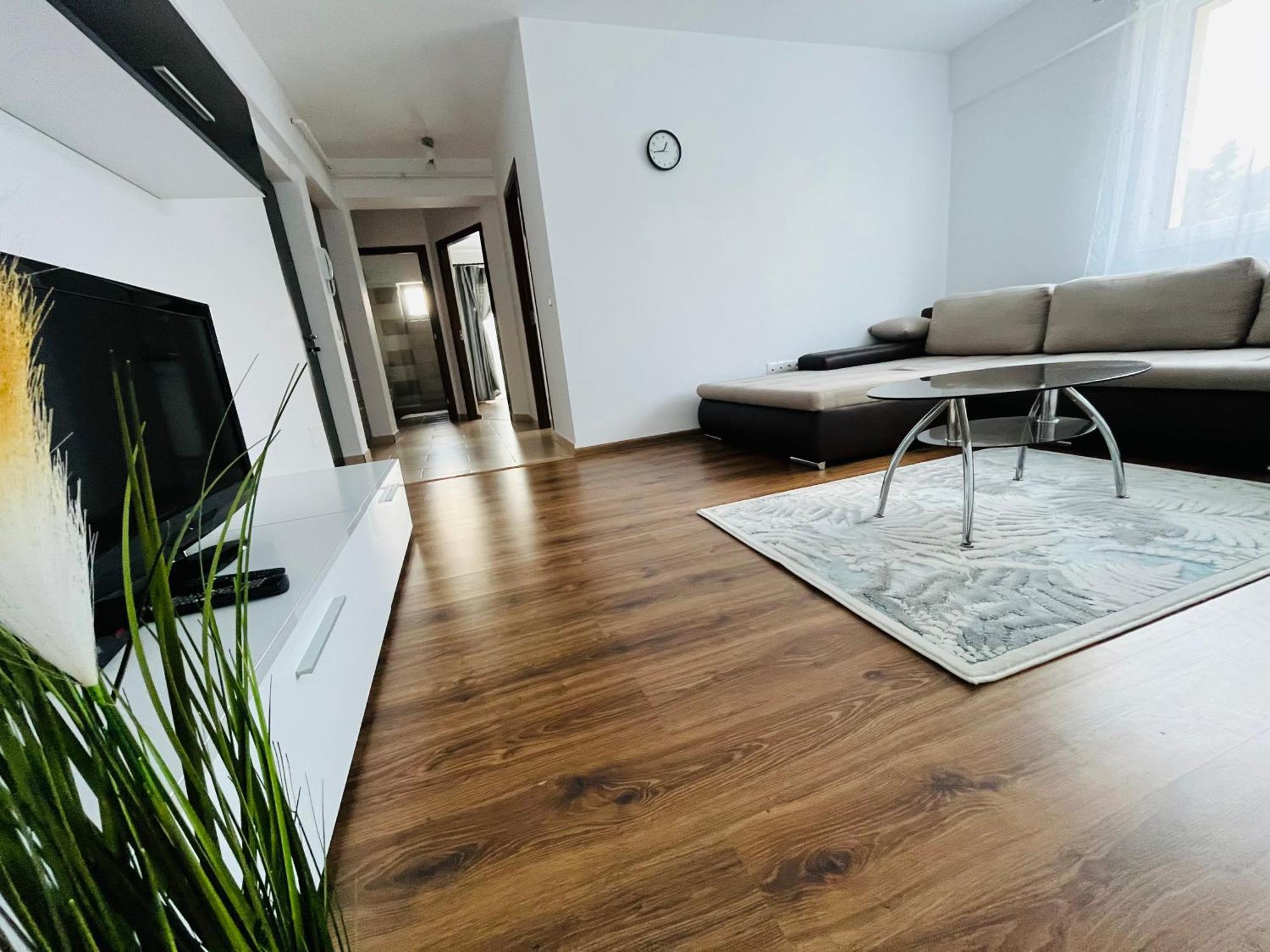 Green Apartaments Zărneşti Bagian luar foto