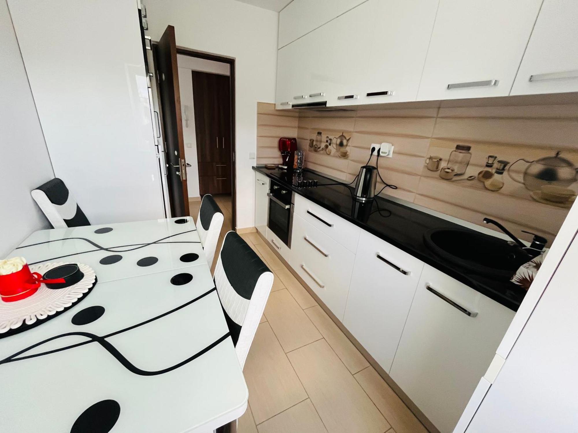 Green Apartaments Zărneşti Bagian luar foto