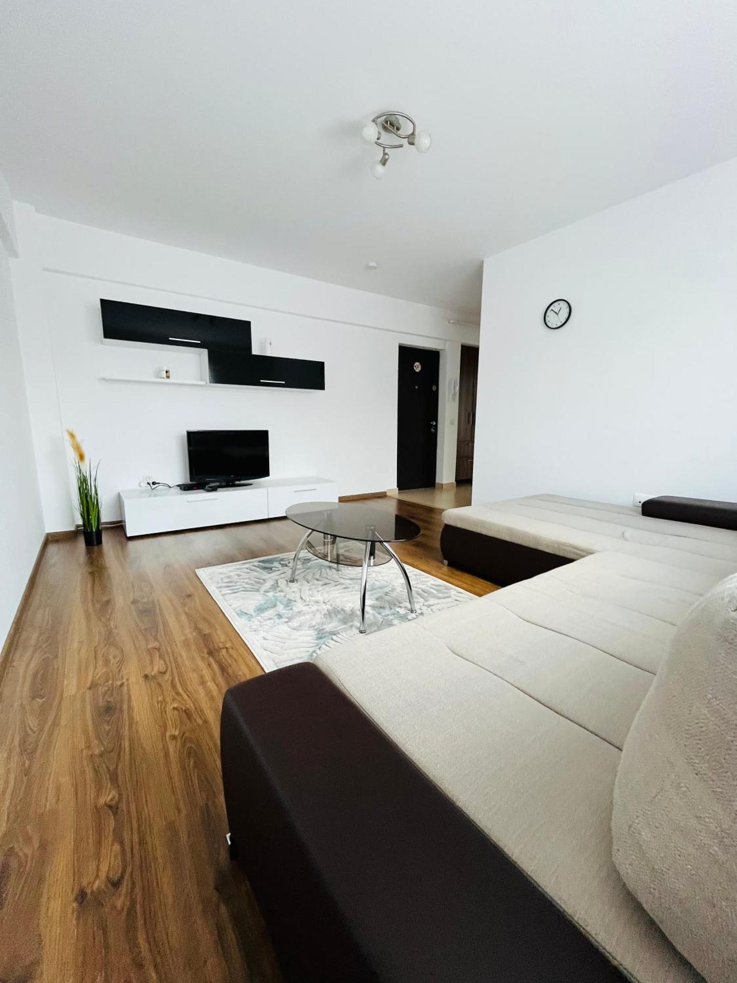 Green Apartaments Zărneşti Bagian luar foto
