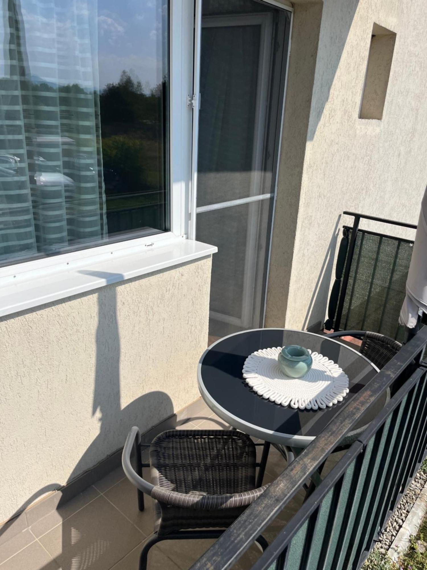 Green Apartaments Zărneşti Bagian luar foto
