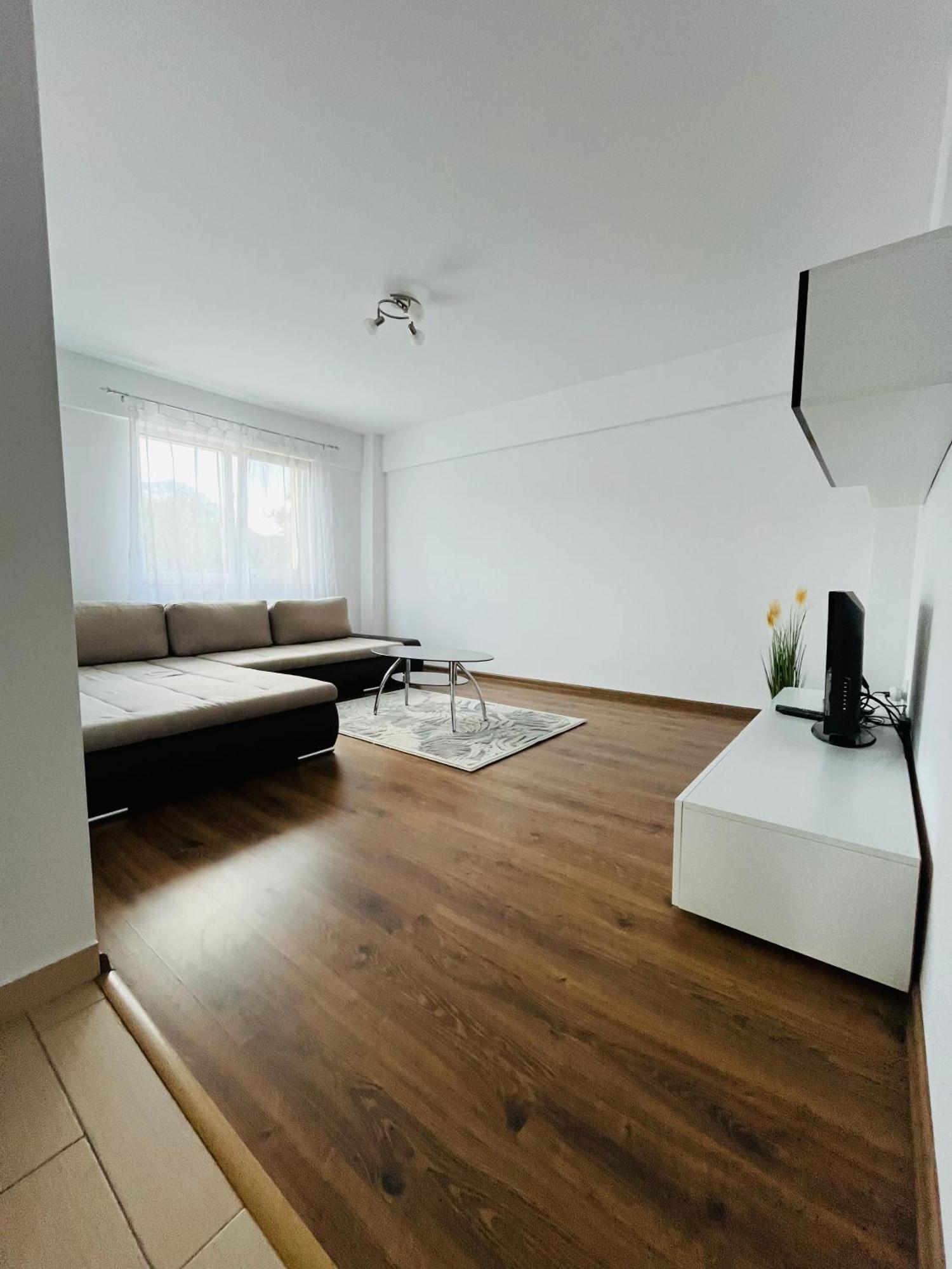 Green Apartaments Zărneşti Bagian luar foto