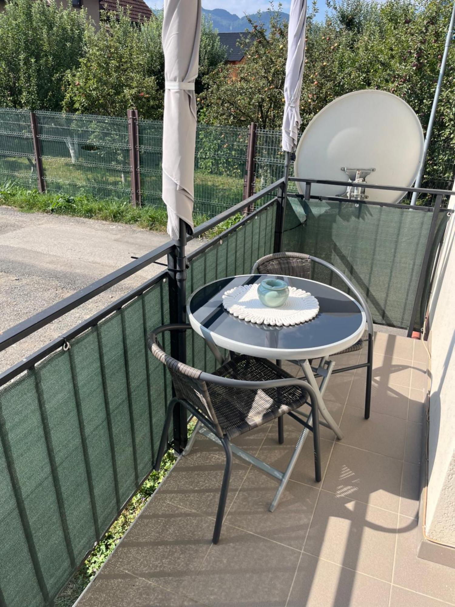 Green Apartaments Zărneşti Bagian luar foto